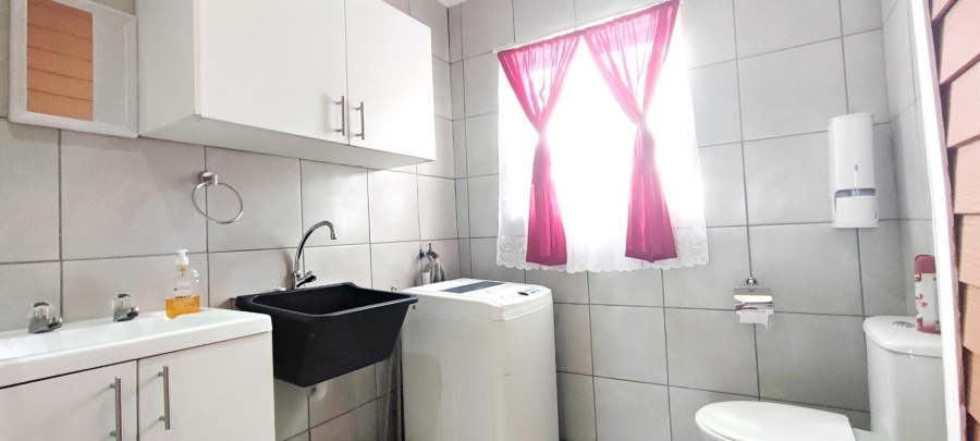 3 Bedroom Property for Sale in Franskraal Western Cape